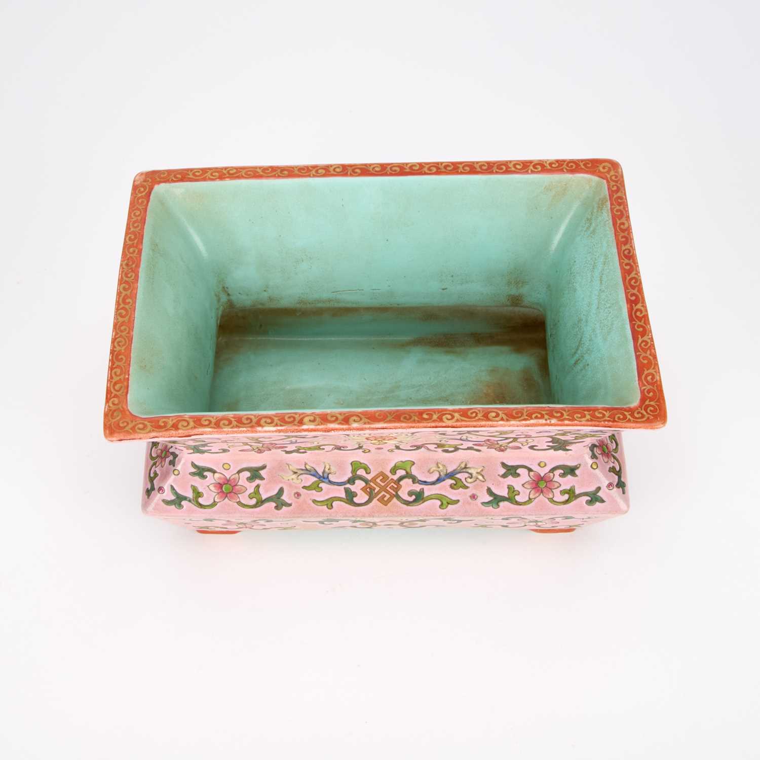 A CHINESE FAMILLE ROSE PORCELAIN JARDINIÈRE - Image 3 of 7