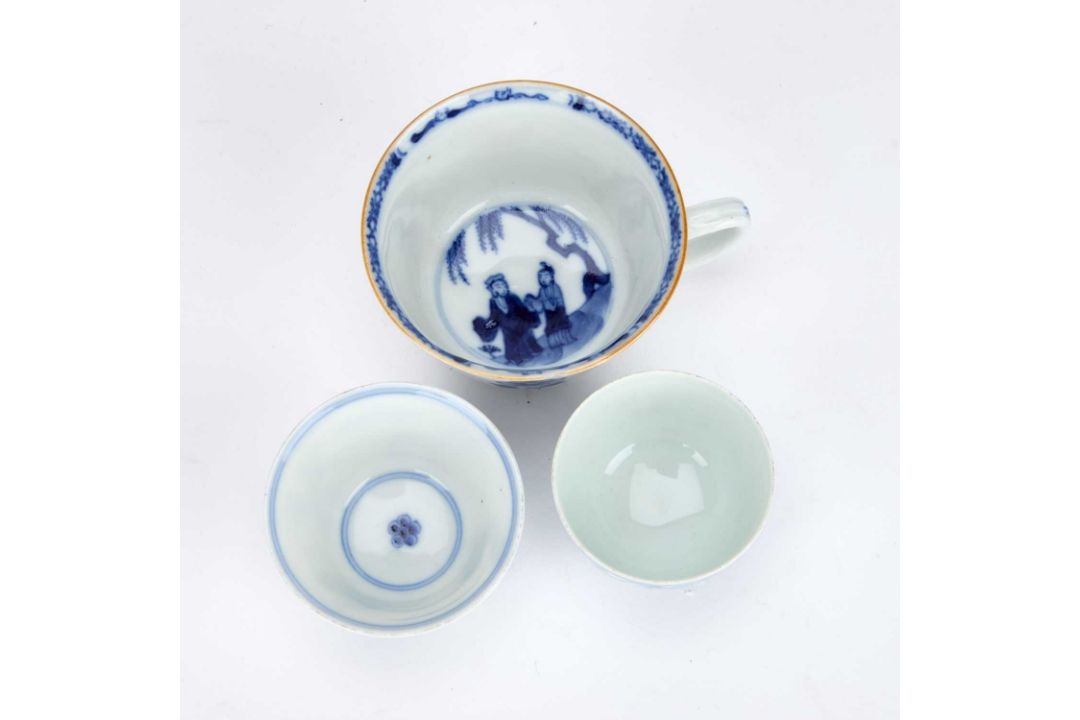 THREE CHINESE BLUE AND WHITE PORCELAIN CUPS - Image 2 of 15