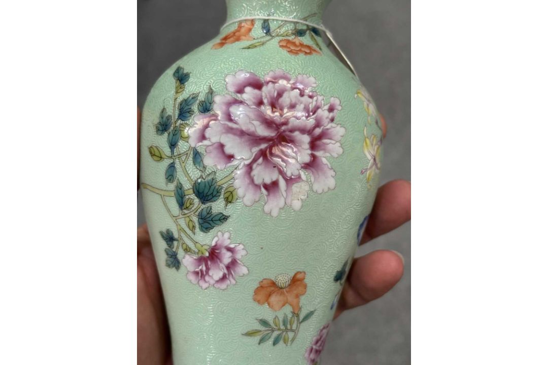 A CHINESE FAMILLE ROSE 'FLORAL' WALL VASE - Image 10 of 14
