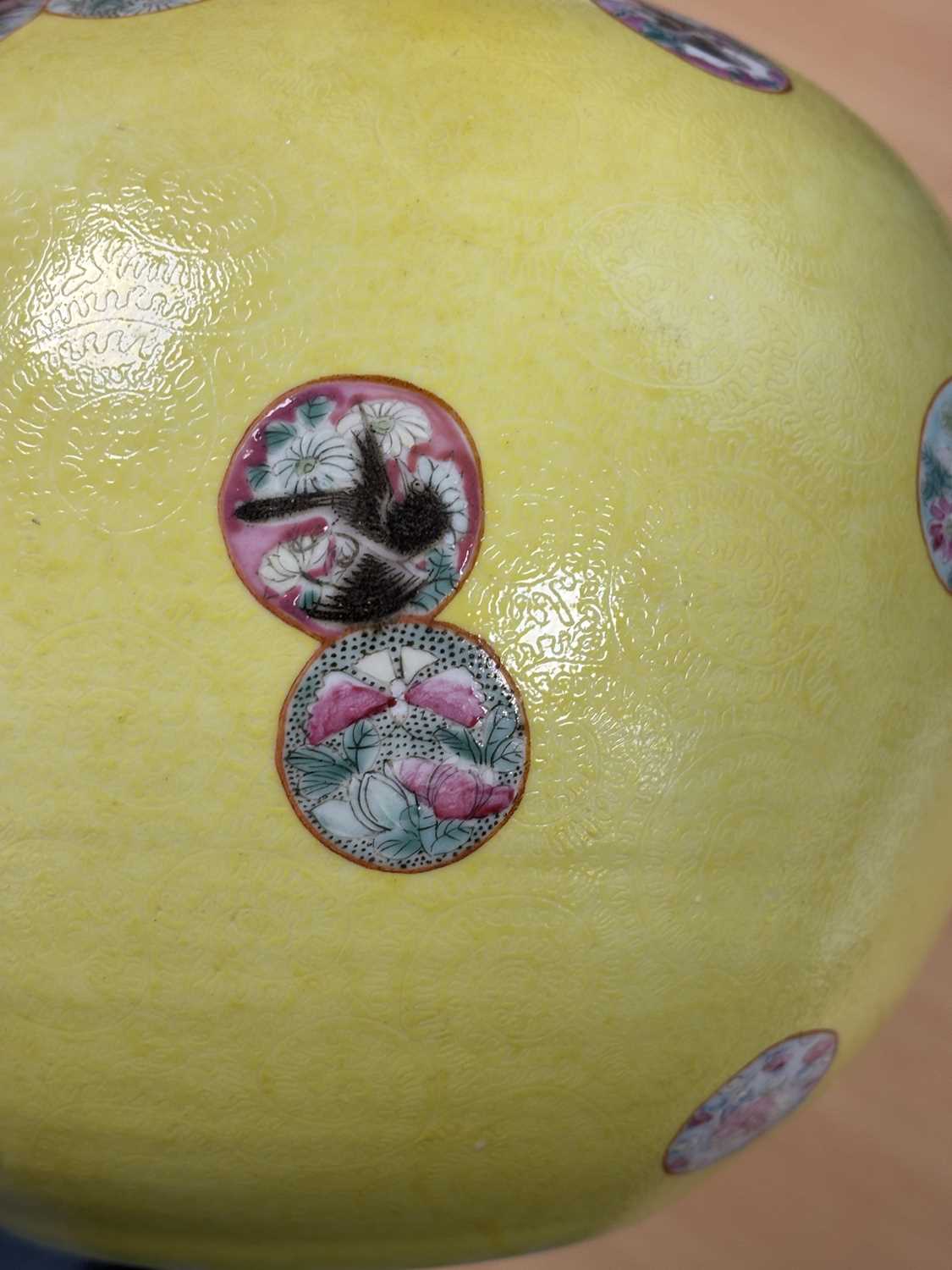 A CHINESE FAMILLE ROSE SGRAFFITO PORCELAIN BOTTLE VASE WITH A YELLOW GROUND - Image 4 of 10