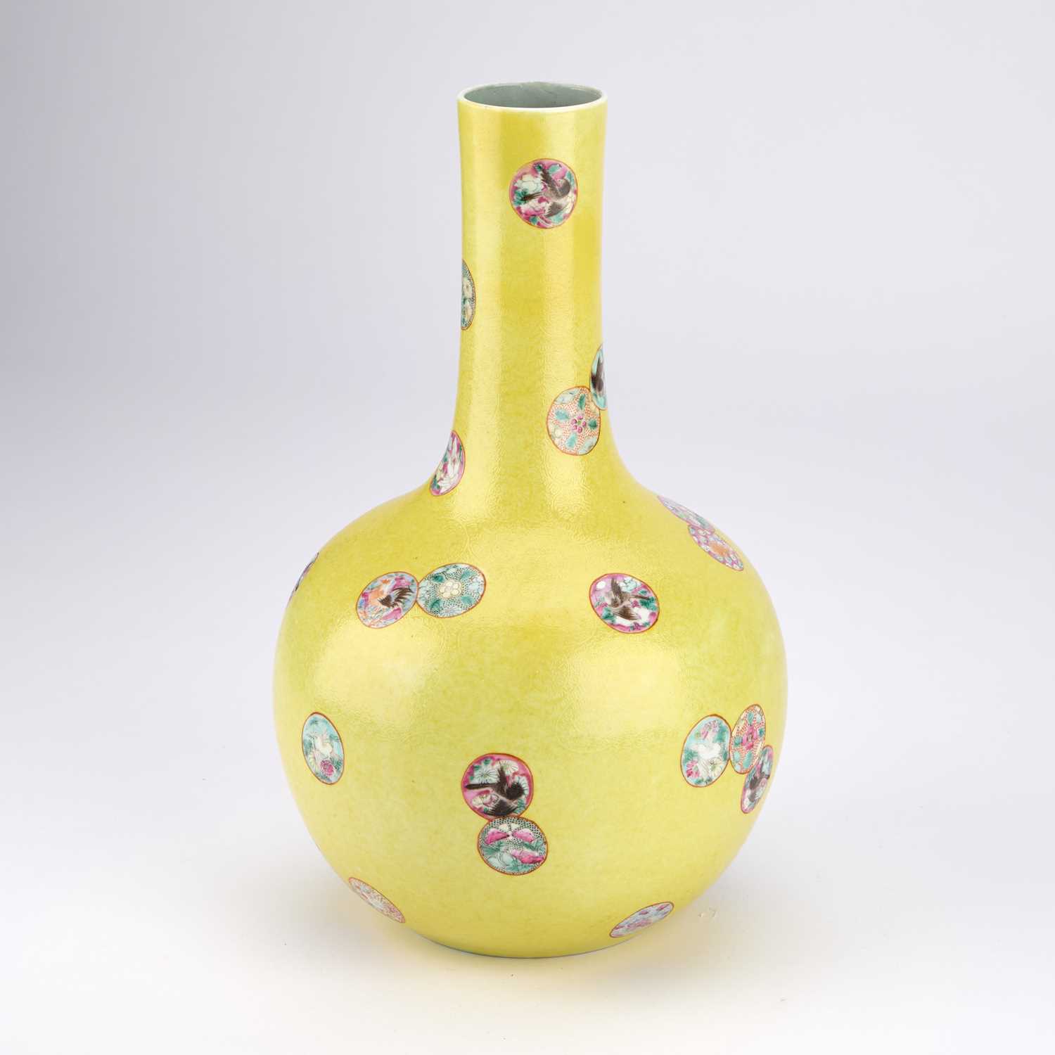 A CHINESE FAMILLE ROSE SGRAFFITO PORCELAIN BOTTLE VASE WITH A YELLOW GROUND - Image 2 of 10