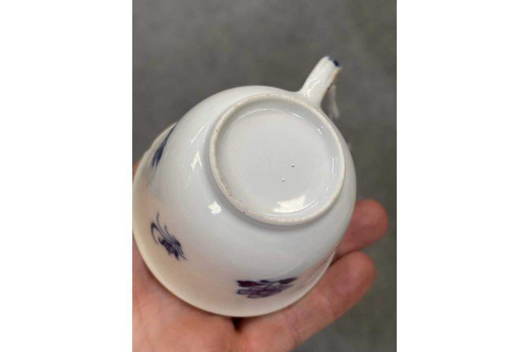 THREE CHINESE BLUE AND WHITE PORCELAIN CUPS - Image 9 of 15