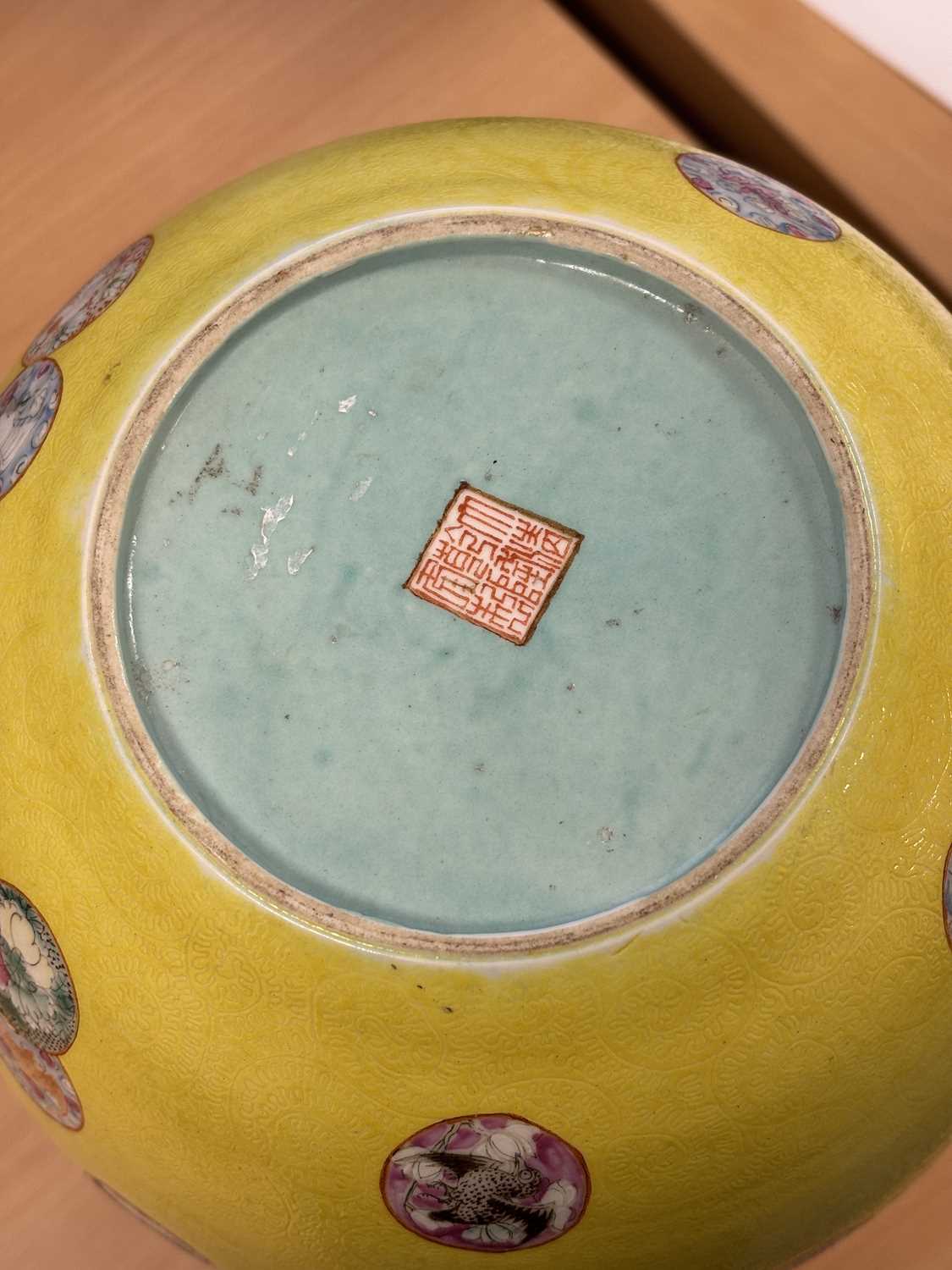A CHINESE FAMILLE ROSE SGRAFFITO PORCELAIN BOTTLE VASE WITH A YELLOW GROUND - Image 8 of 10