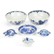 A GROUP OF 18TH CENTURY ENGLISH PORCELAIN