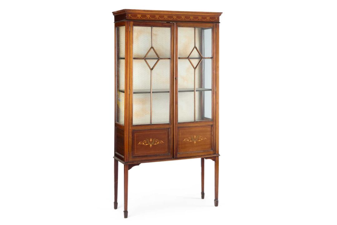 AN EDWARDIAN INLAID MAHOGANY VITRINE