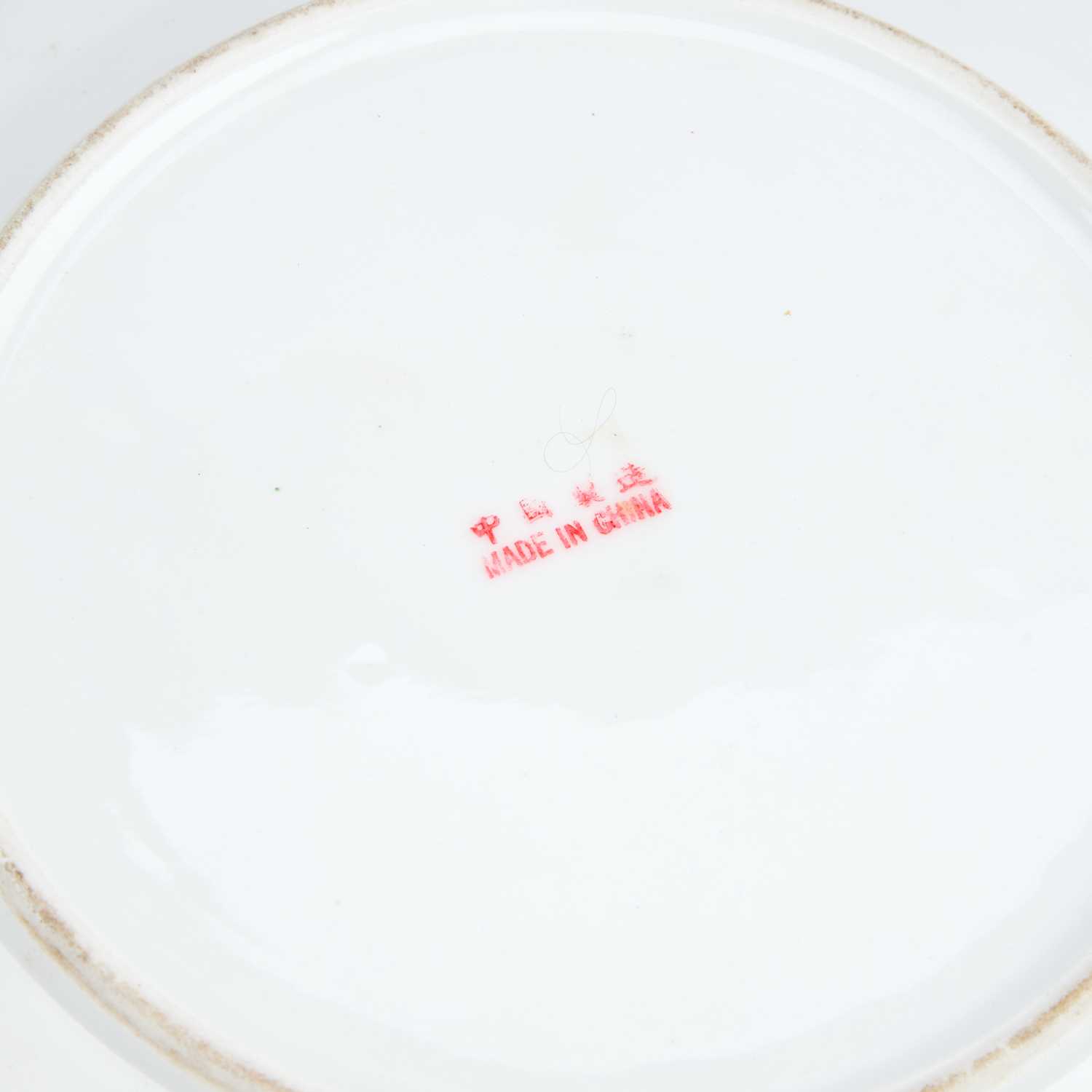 A COLLECTION OF CHINESE FAMILLE ROSE PORCELAIN - Image 3 of 5