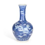 A LARGE CHINESE BLUE AND WHITE 'DRAGON' VASE