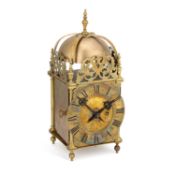 AN EARLY 20TH CENTURY BRASS LANTERN FORM STRIKING CLOCK SIGNED GOLDSMITHS & SILVERSMITHS CO LTD, 112