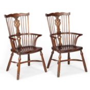 A PAIR OF ELM WINDSOR CHAIRS 20TH CENTURY