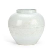 A CHINESE PORCELAIN 'DRAGON' VASE