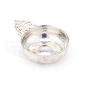 A LATE 18TH CENTURY AMERICAN SILVER PORRINGER