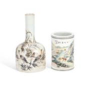 AN EARLY 20TH CENTURY CHINESE PORCELAIN MALLET-SHAPED VASE AND 'LANDSCAPE' BRUSH POT