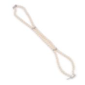 A 9 CARAT WHITE GOLD PEARL AND DIAMOND BRACELET