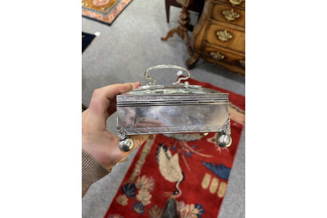 A 19TH CENTURY GERMAN SILVER SUGAR BOX - Image 4 of 13