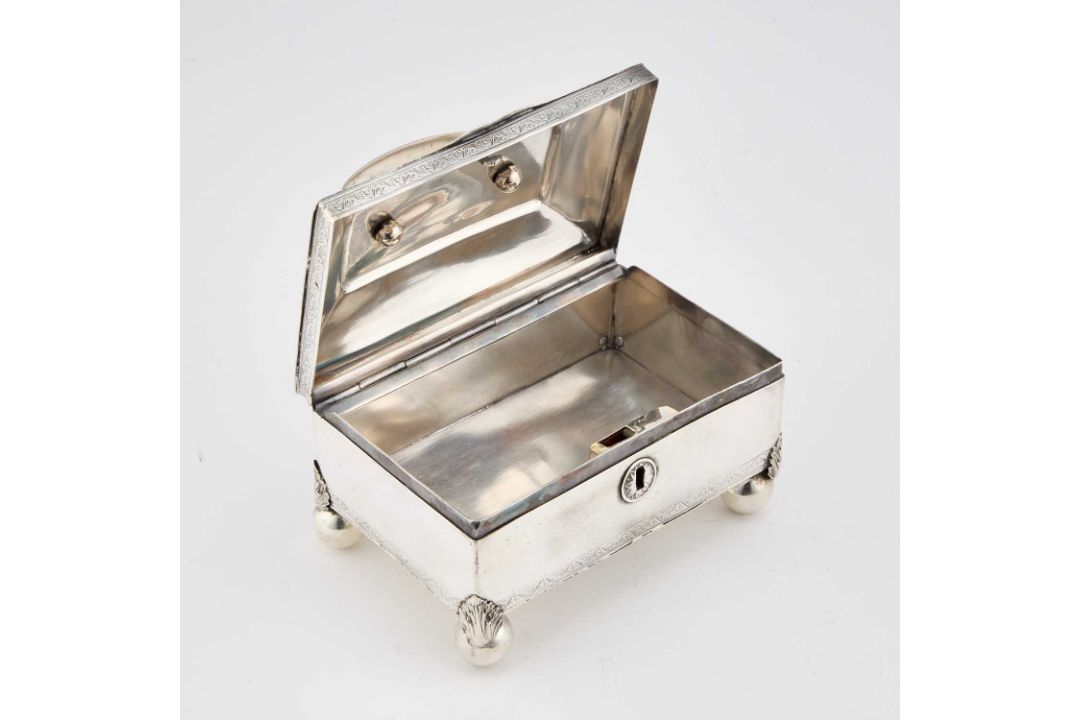 A 19TH CENTURY GERMAN SILVER SUGAR BOX - Image 2 of 13