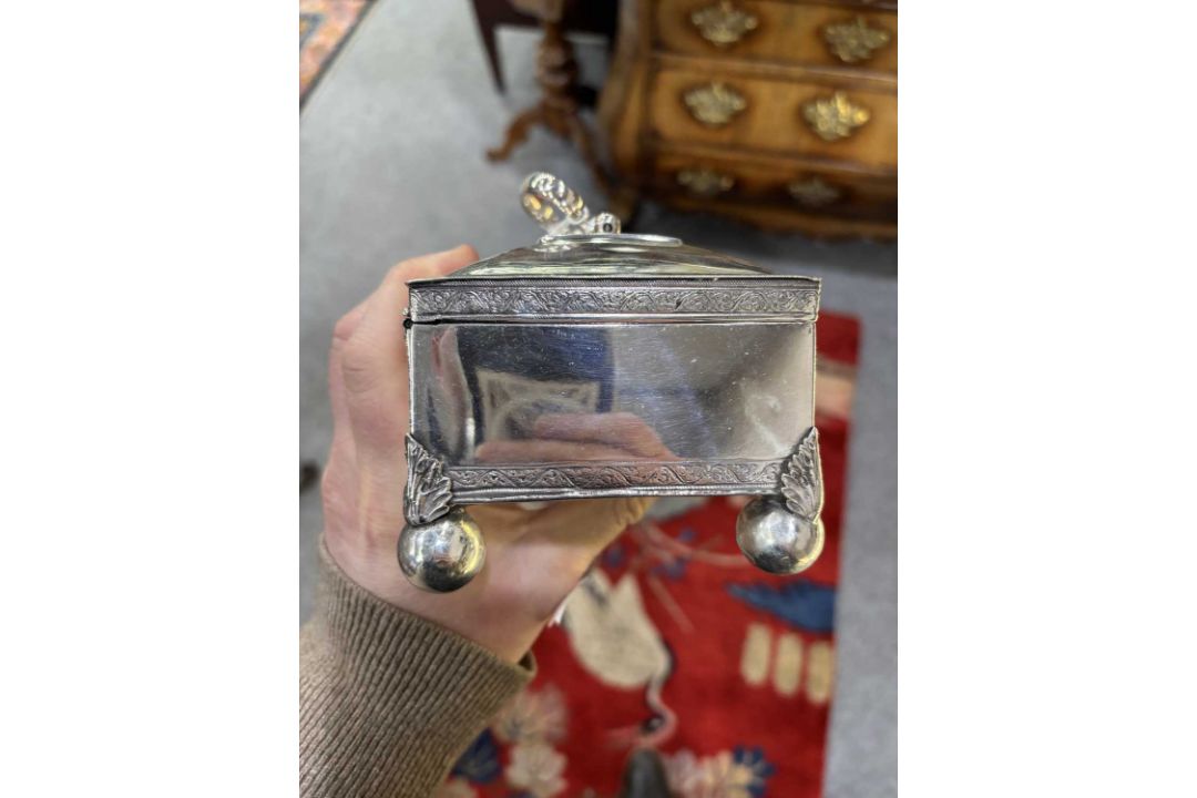 A 19TH CENTURY GERMAN SILVER SUGAR BOX - Image 9 of 13