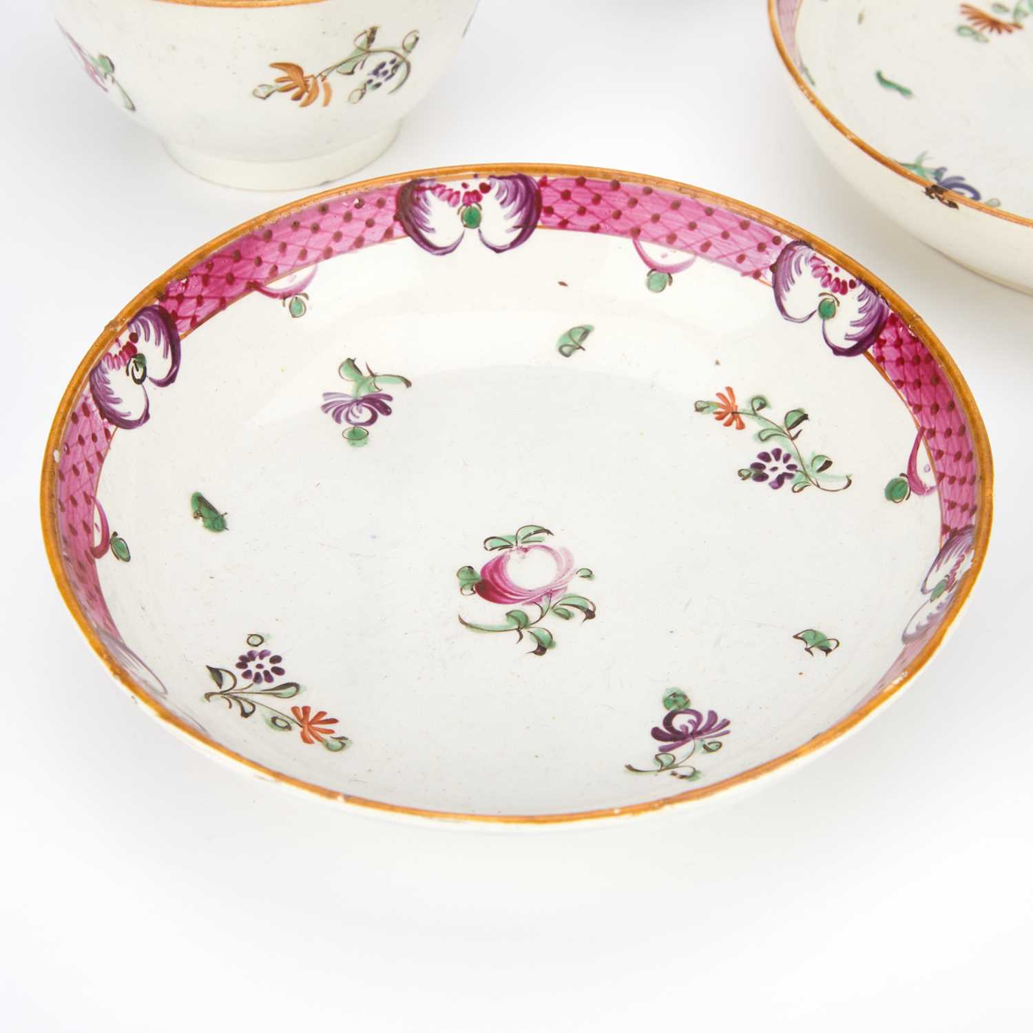 A SET OF FOUR EARLY 19TH CENTURY PEARLWARE TEA BOWLS AND SAUCERS - Image 6 of 9