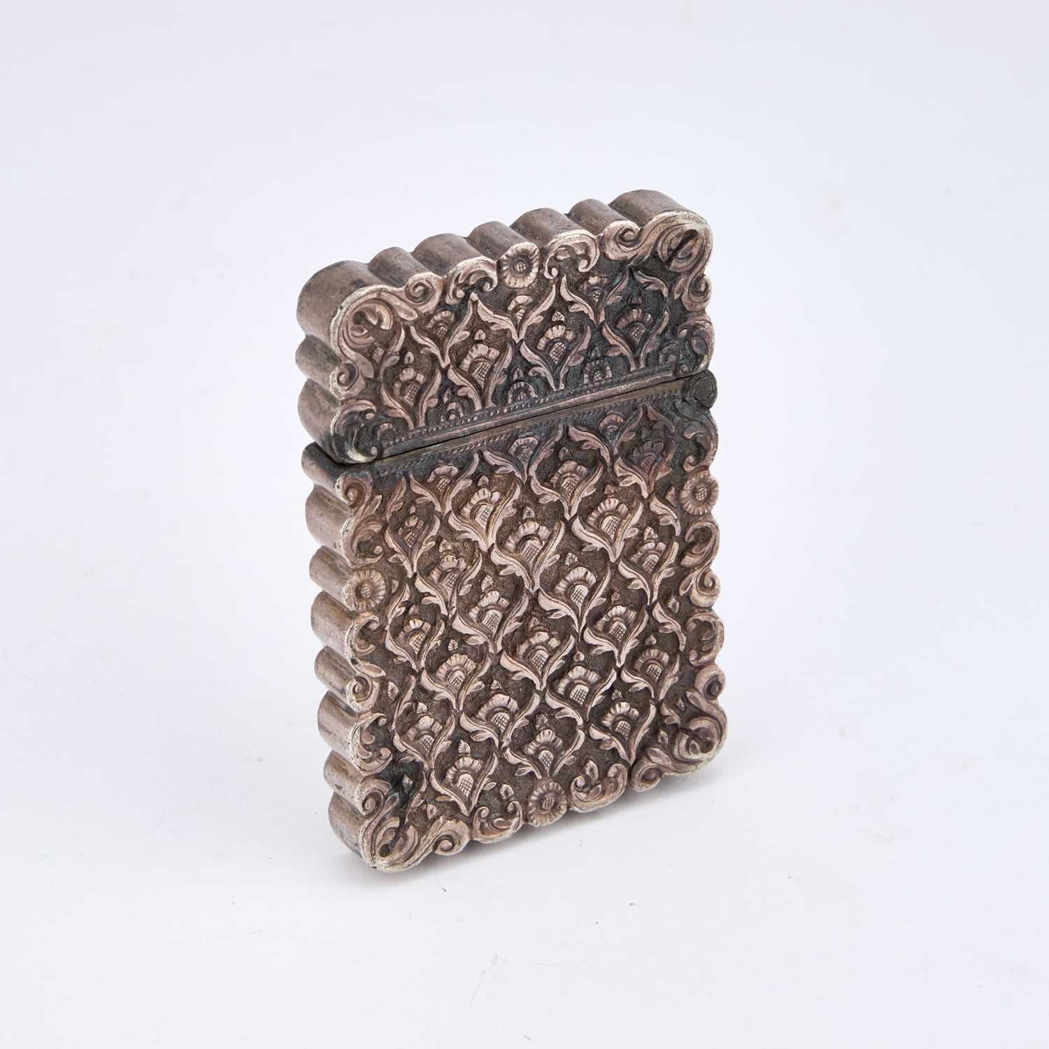 A 19TH CENTURY INDIAN SILVER CARD CASE - Image 2 of 3