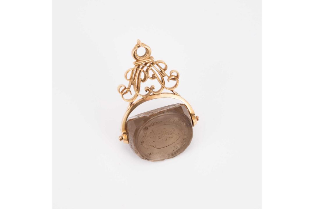 A GOLD-MOUNTED SMOKEY QUARTZ SWIVEL FOB - Image 2 of 3
