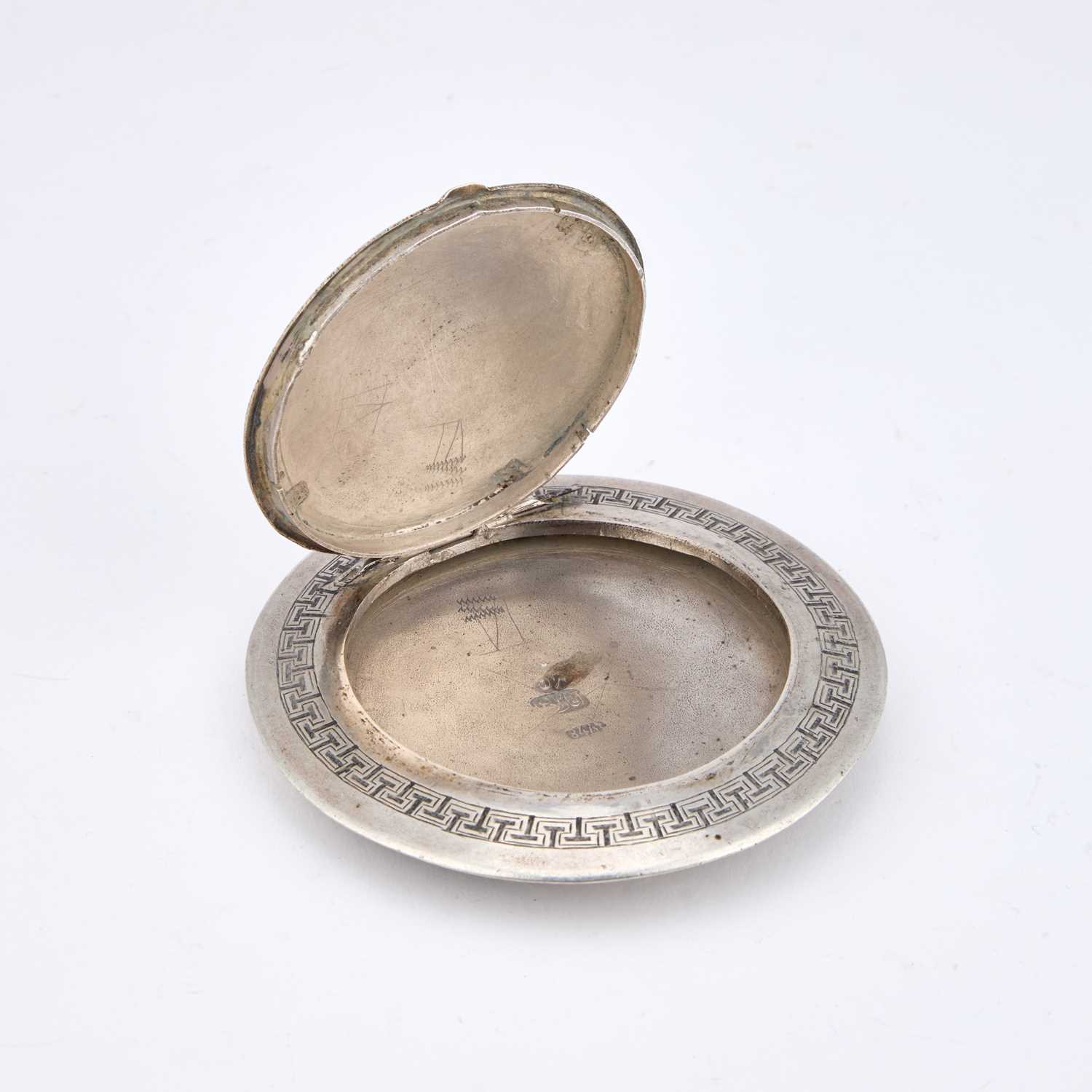 A PERSIAN SILVER COMPACT - Image 3 of 4