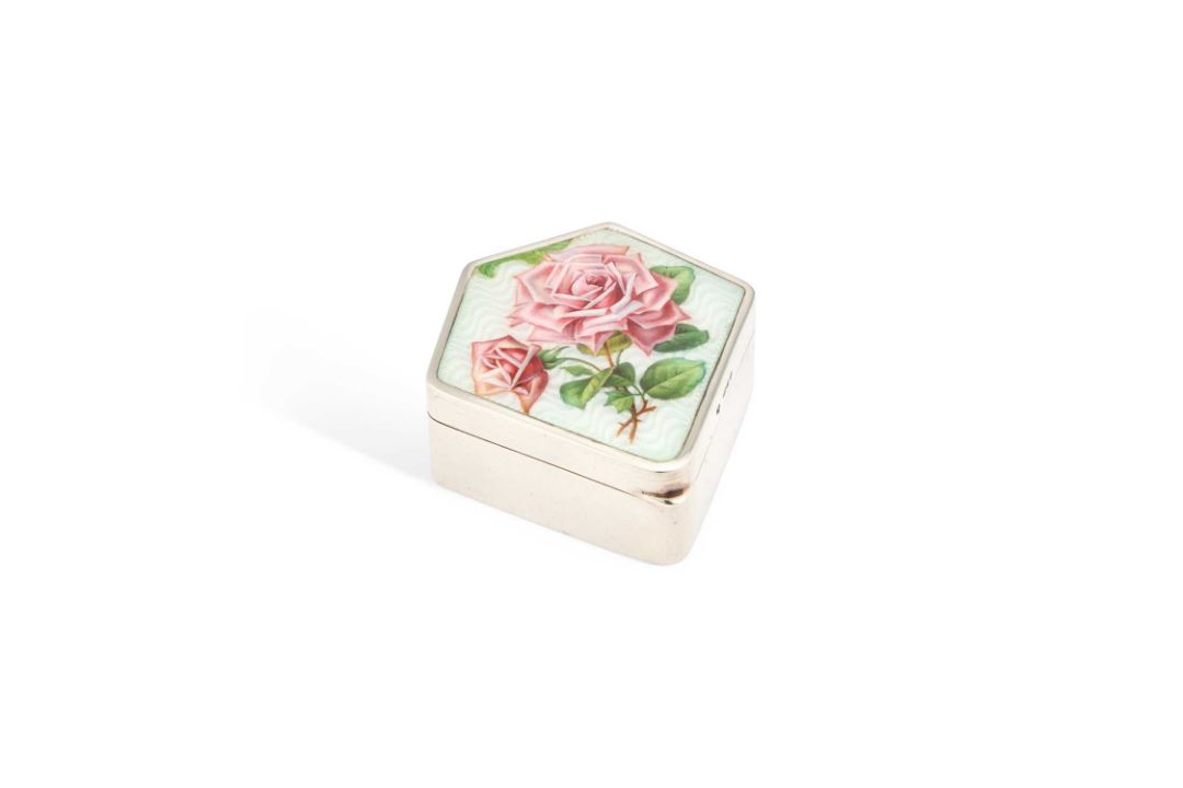 AN EARLY 20TH CENTURY SILVER AND ENAMEL BOX - Image 1 of 2