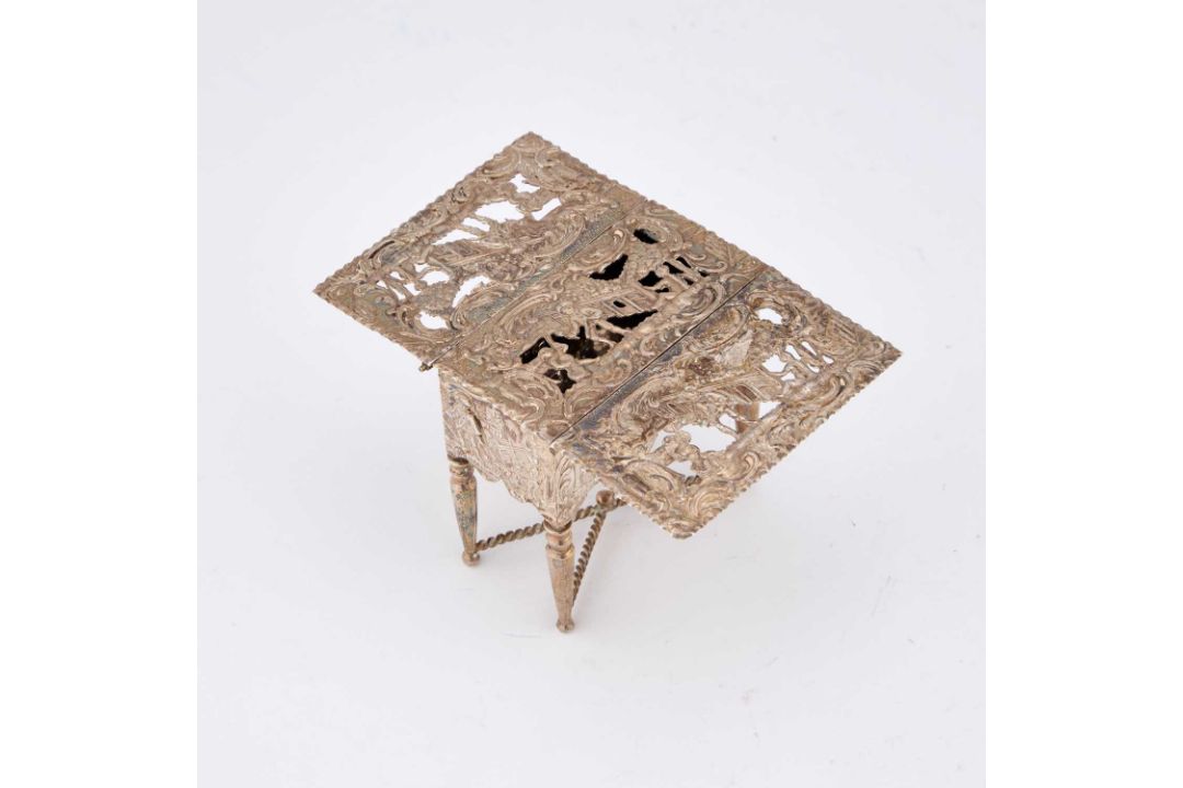 A DUTCH SILVER MINIATURE TABLE - Image 2 of 4
