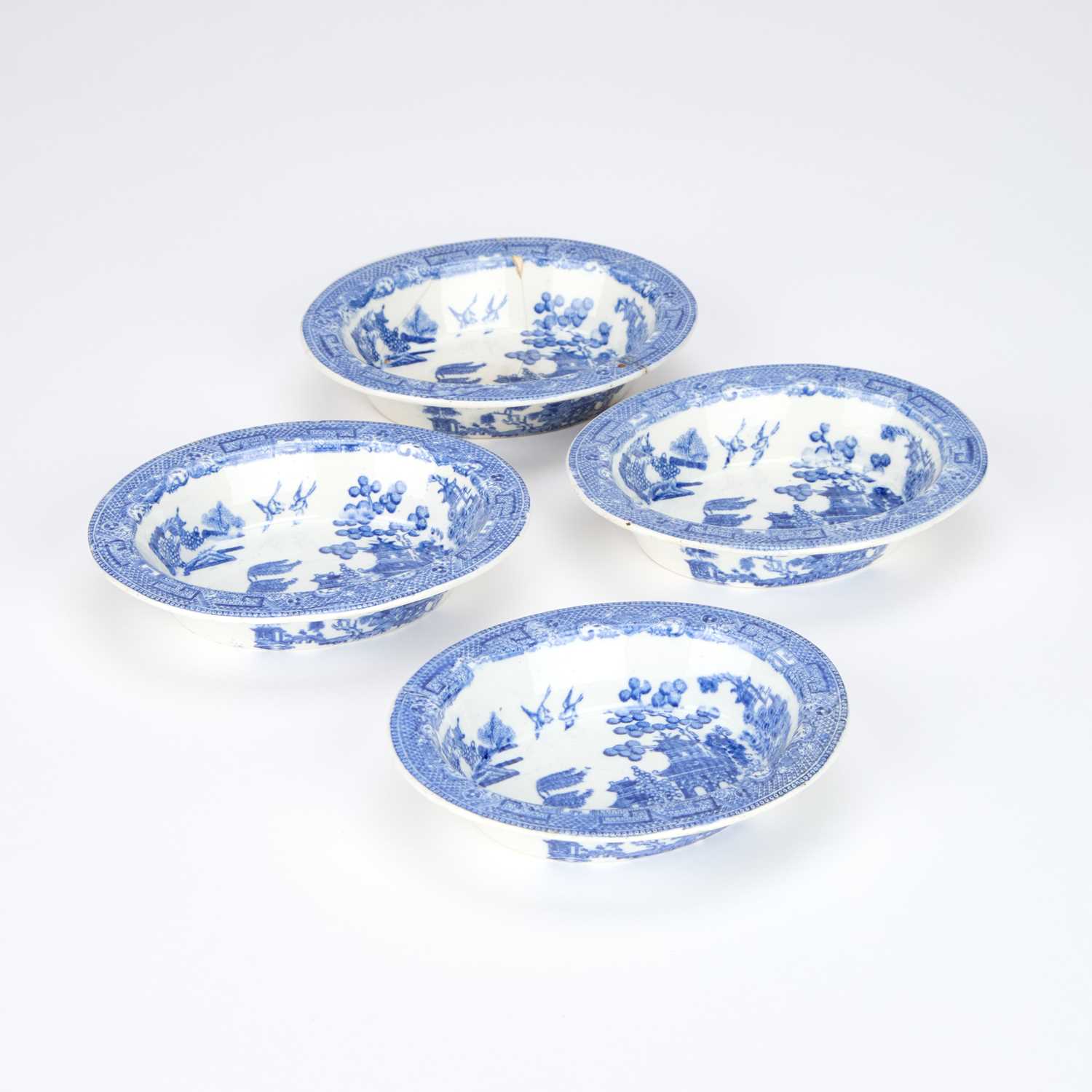 A SET OF FOUR EARLY 19TH CENTURY PEARLWARE TEA BOWLS AND SAUCERS - Image 2 of 9