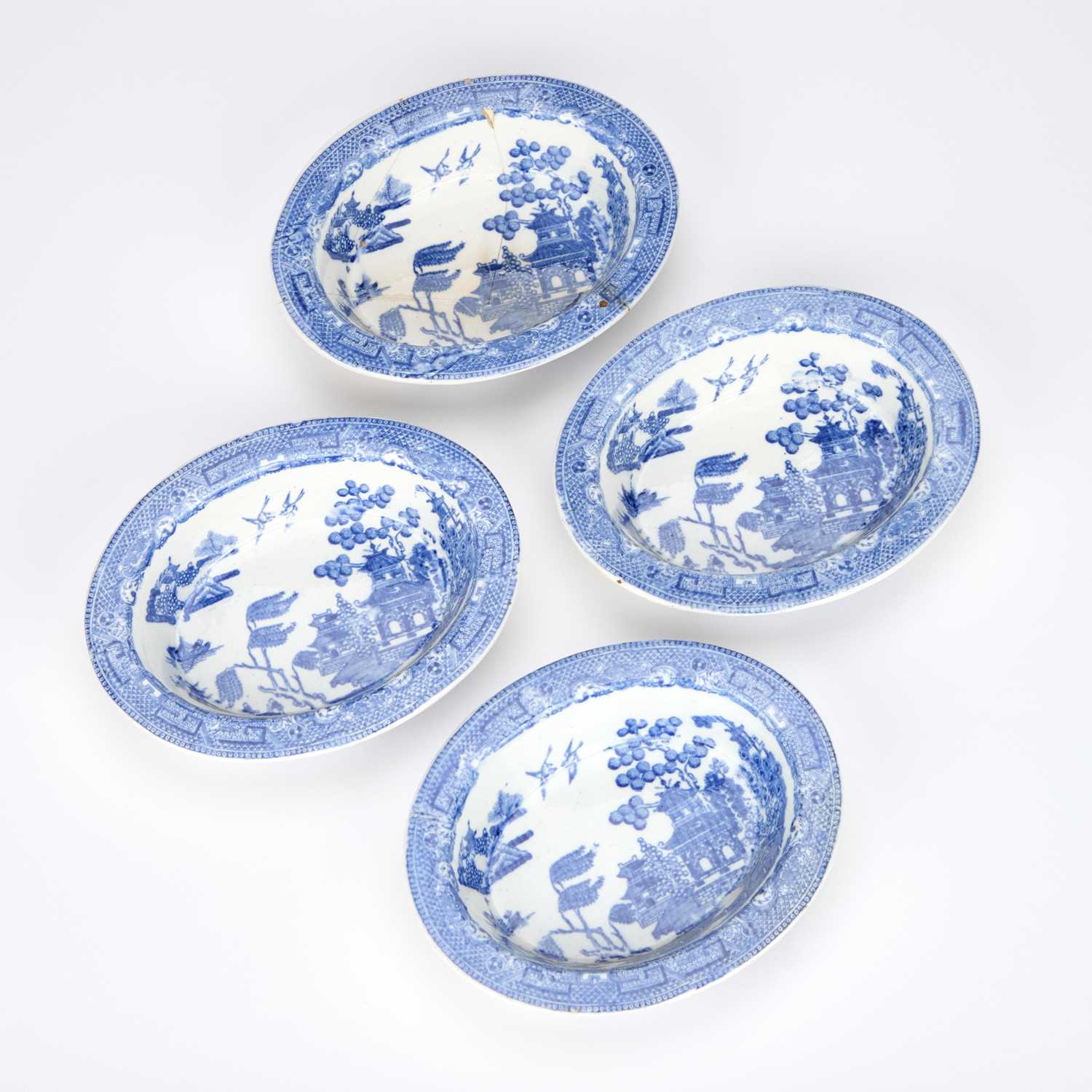 A SET OF FOUR EARLY 19TH CENTURY PEARLWARE TEA BOWLS AND SAUCERS - Image 4 of 9