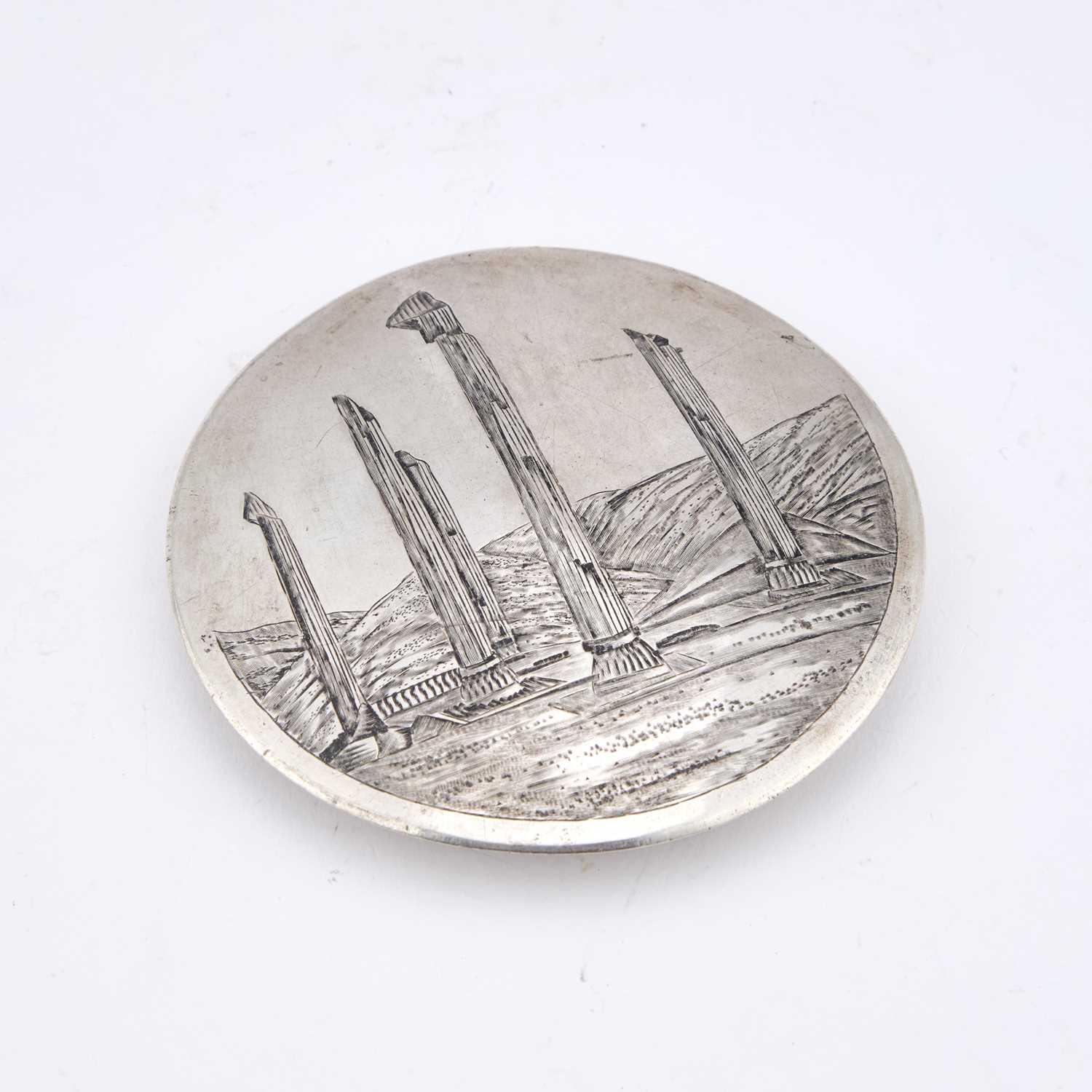 A PERSIAN SILVER COMPACT - Image 4 of 4
