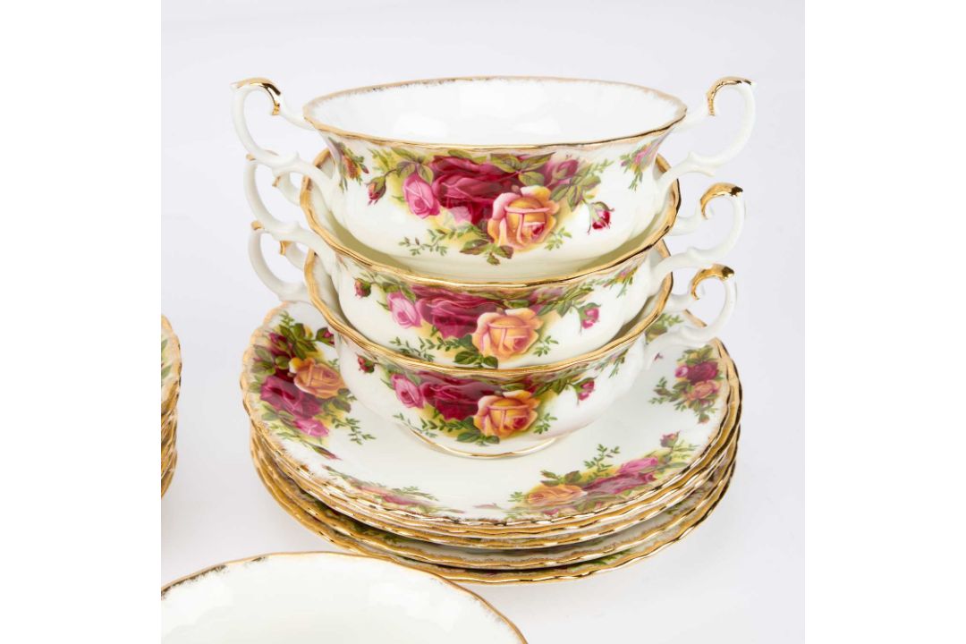 A ROYAL ALBERT 'OLD COUNTRY ROSES' TEA SERVICE - Image 4 of 5