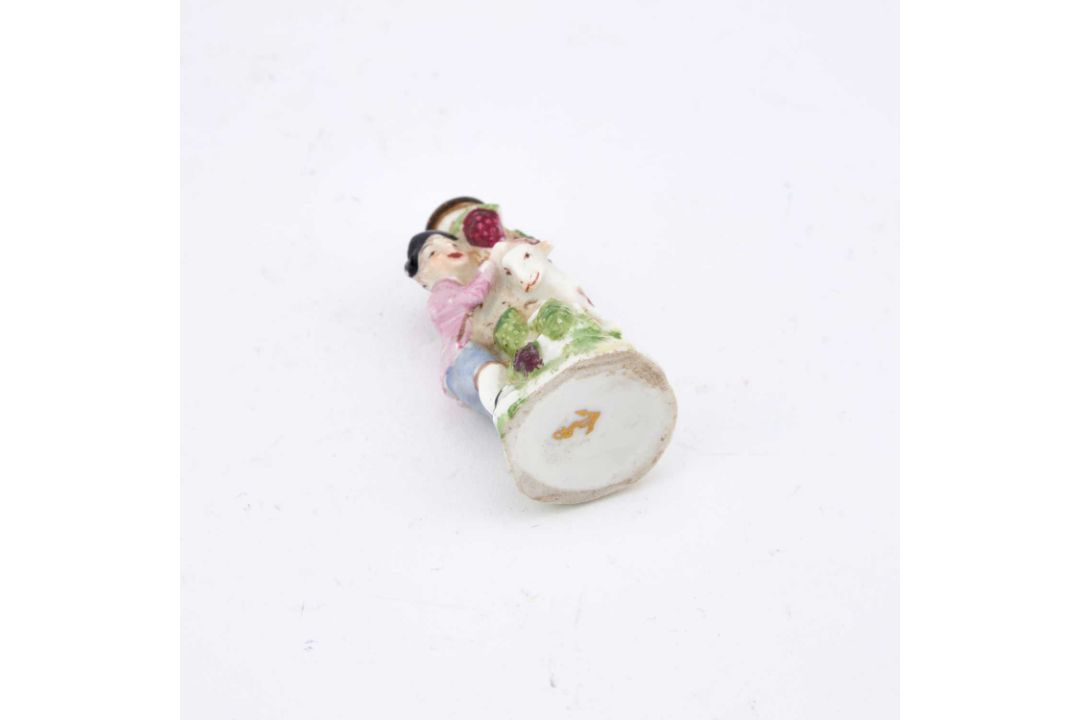 A PORCELAIN SCENT BOTTLE - Image 3 of 3