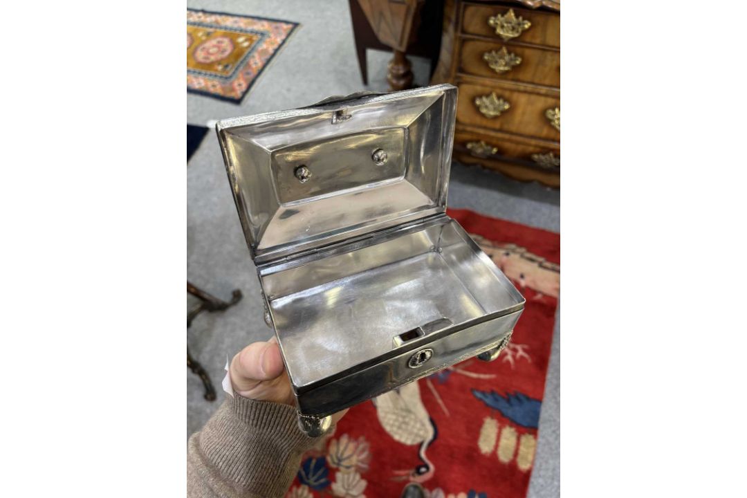 A 19TH CENTURY GERMAN SILVER SUGAR BOX - Image 6 of 13