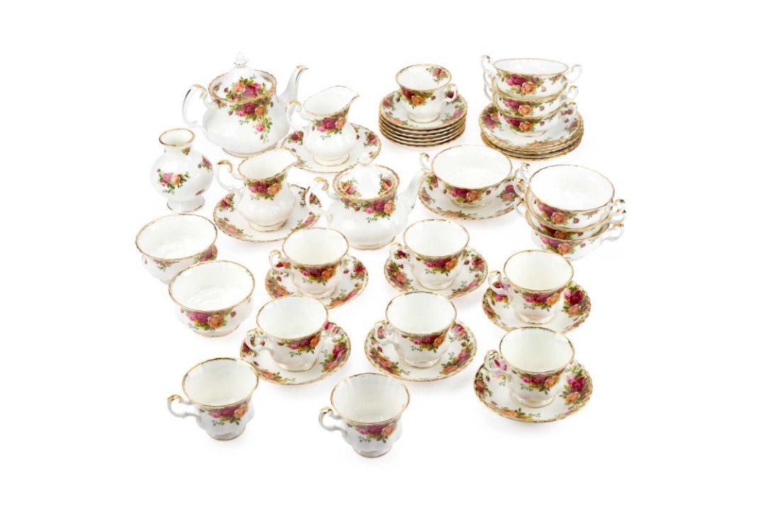 A ROYAL ALBERT 'OLD COUNTRY ROSES' TEA SERVICE - Image 1 of 5