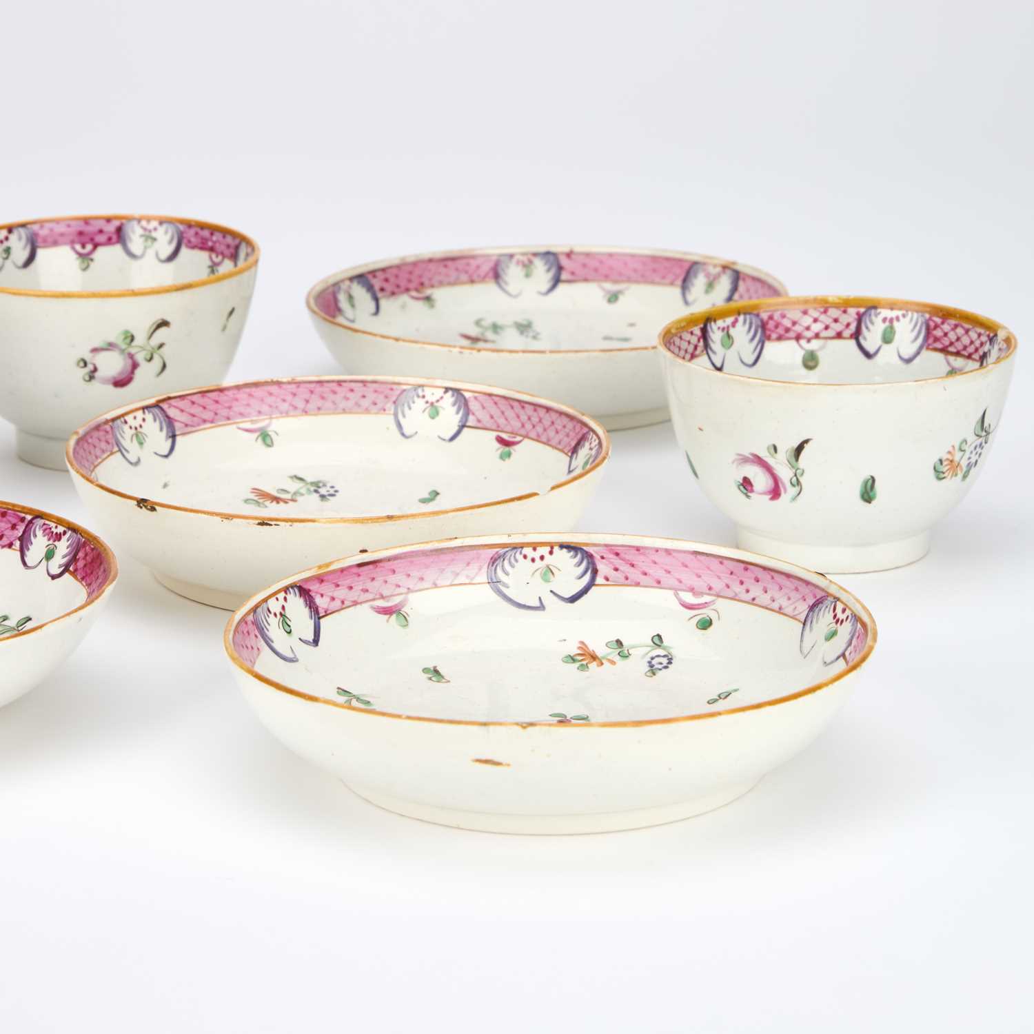 A SET OF FOUR EARLY 19TH CENTURY PEARLWARE TEA BOWLS AND SAUCERS - Image 7 of 9