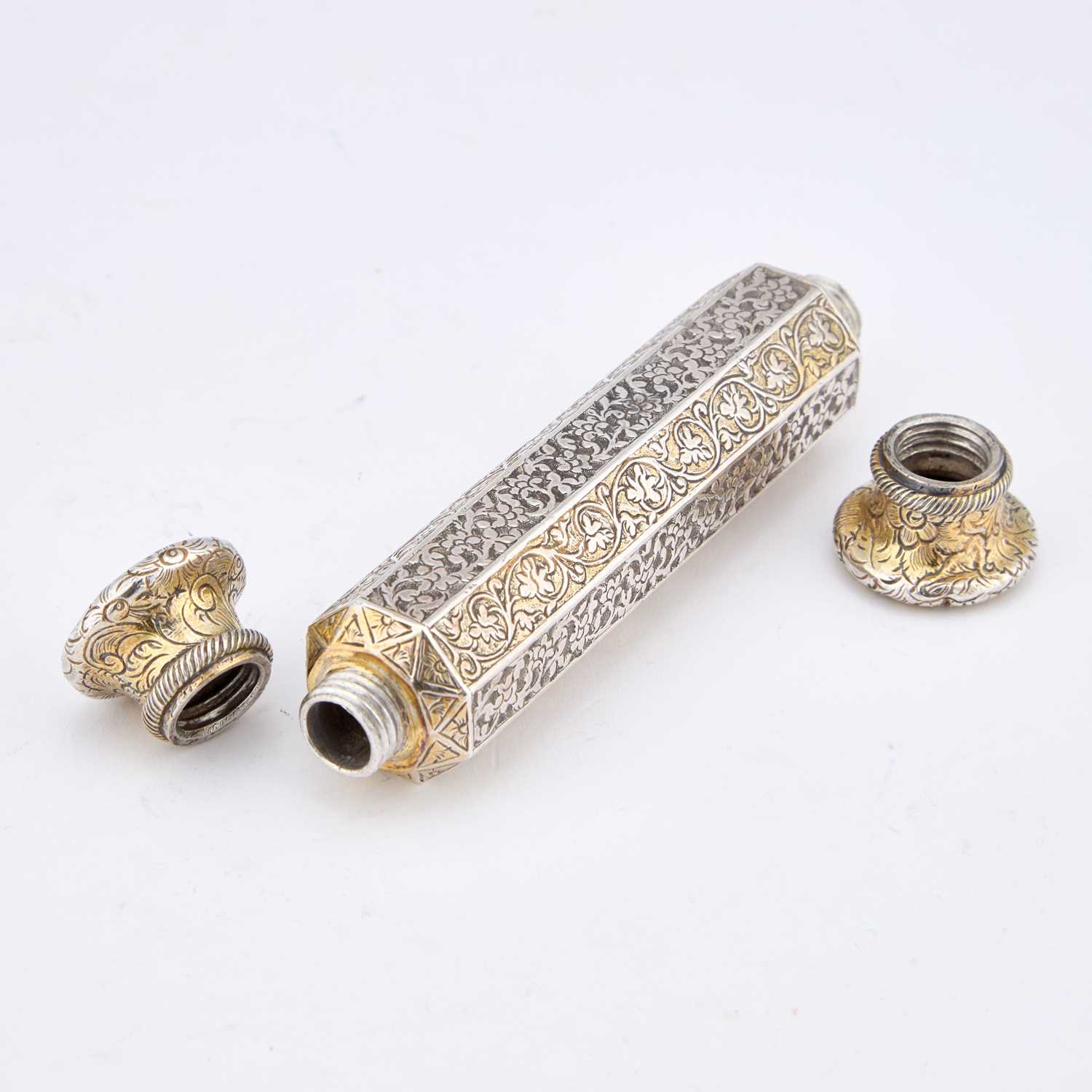 A 19TH CENTURY INDIAN SILVER-GILT DOUBLE-ENDED SCENT BOTTLE - Image 3 of 3