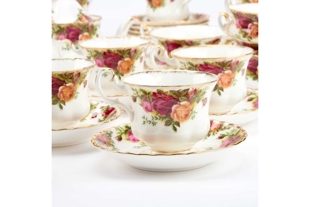 A ROYAL ALBERT 'OLD COUNTRY ROSES' TEA SERVICE - Image 2 of 5
