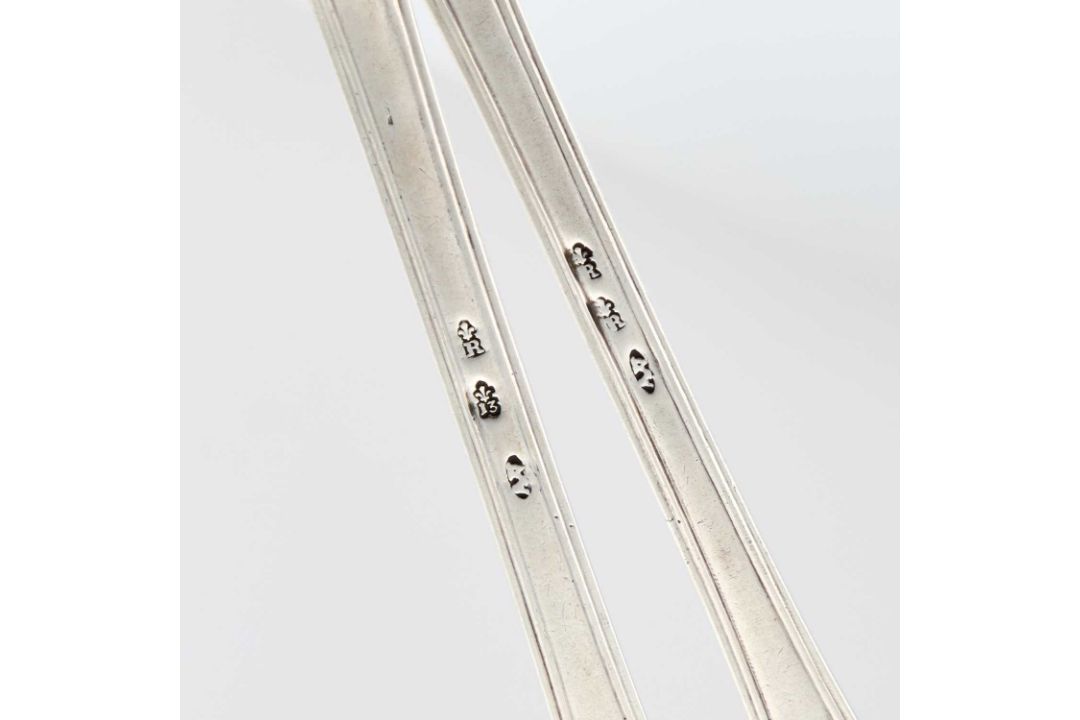 A PAIR OF 18TH CENTURY FRENCH SILVER GRAVY SPOONS - Image 3 of 3