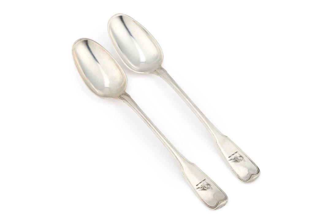 A PAIR OF 18TH CENTURY FRENCH SILVER GRAVY SPOONS - Image 1 of 3