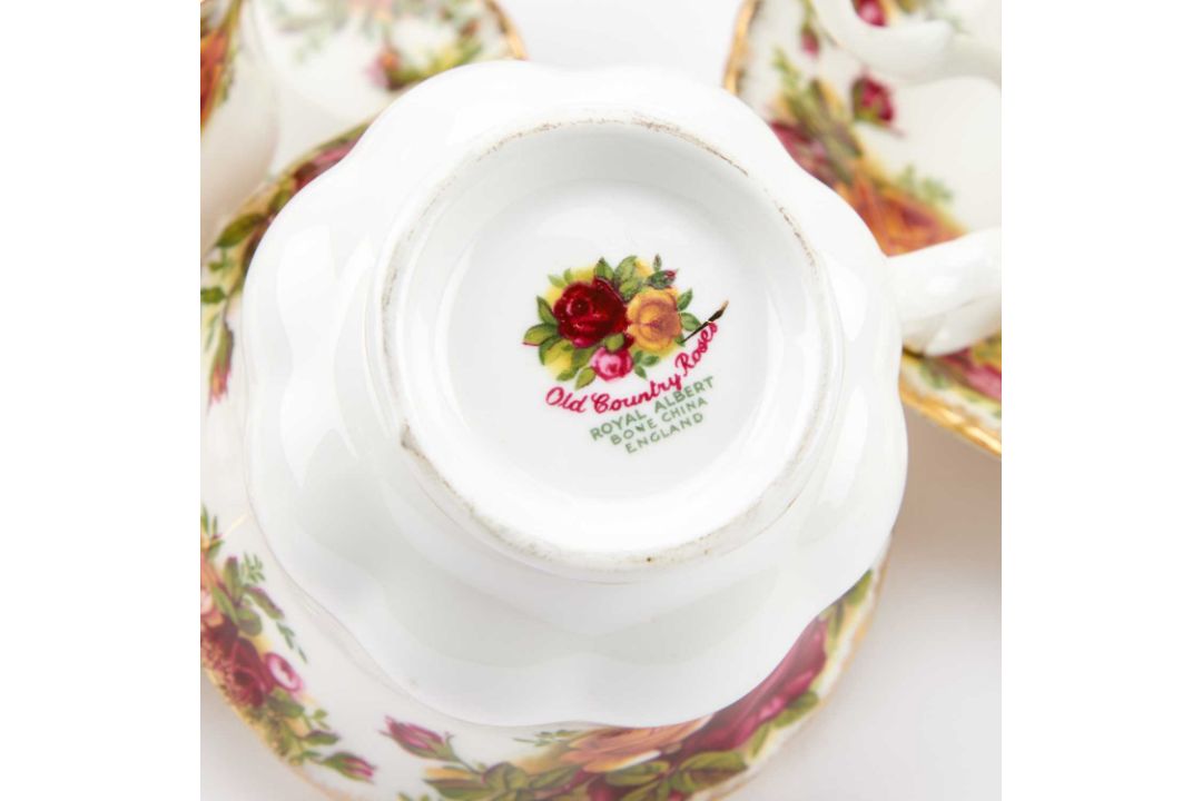 A ROYAL ALBERT 'OLD COUNTRY ROSES' TEA SERVICE - Image 5 of 5