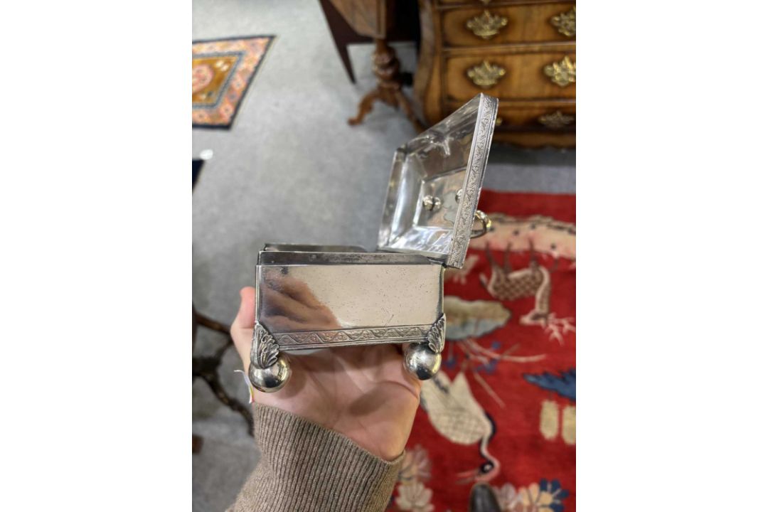A 19TH CENTURY GERMAN SILVER SUGAR BOX - Image 8 of 13