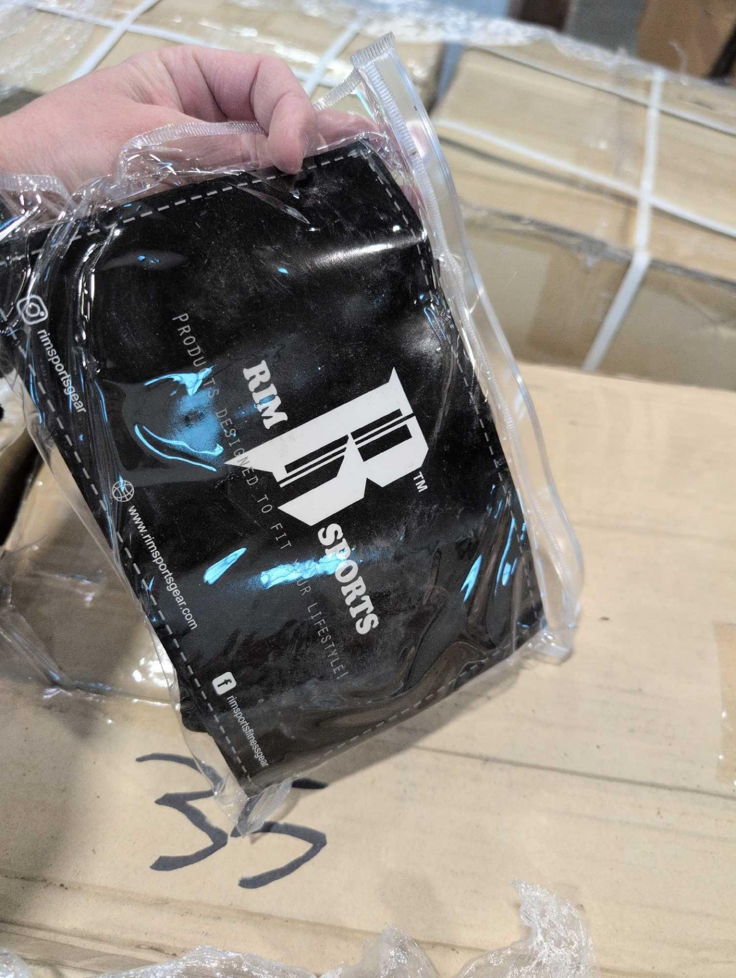 900 Pairs of Cross Training gloves - Image 4 of 7