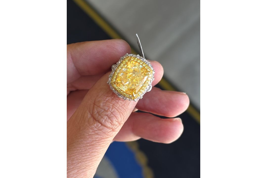 11.24 Carat Yellow Diamond Ring - Image 4 of 25