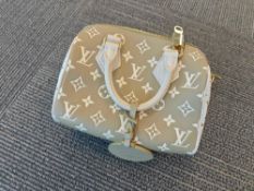 authentic Louis Vuitton Speedy Bandouliere Satchel Top Handle Bag 20 Khaki Green Leather