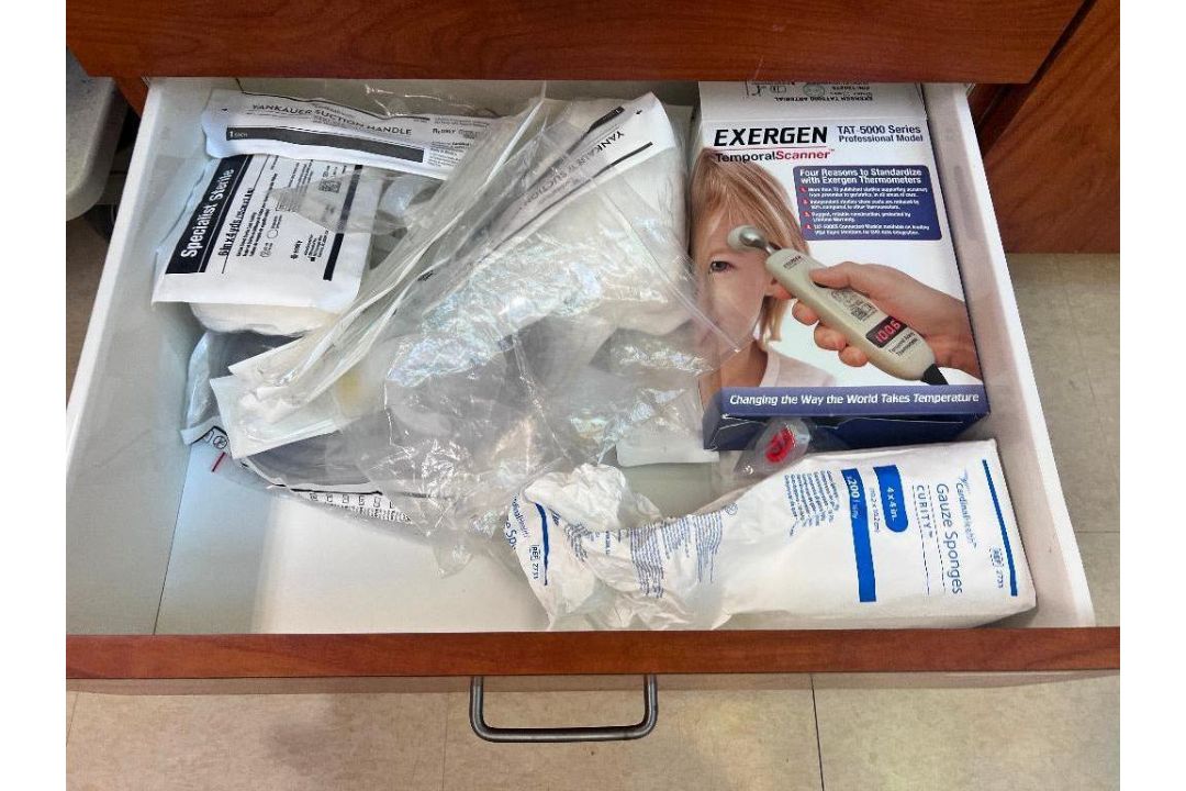 Contents of Cabinet (both sides) - Image 5 of 10