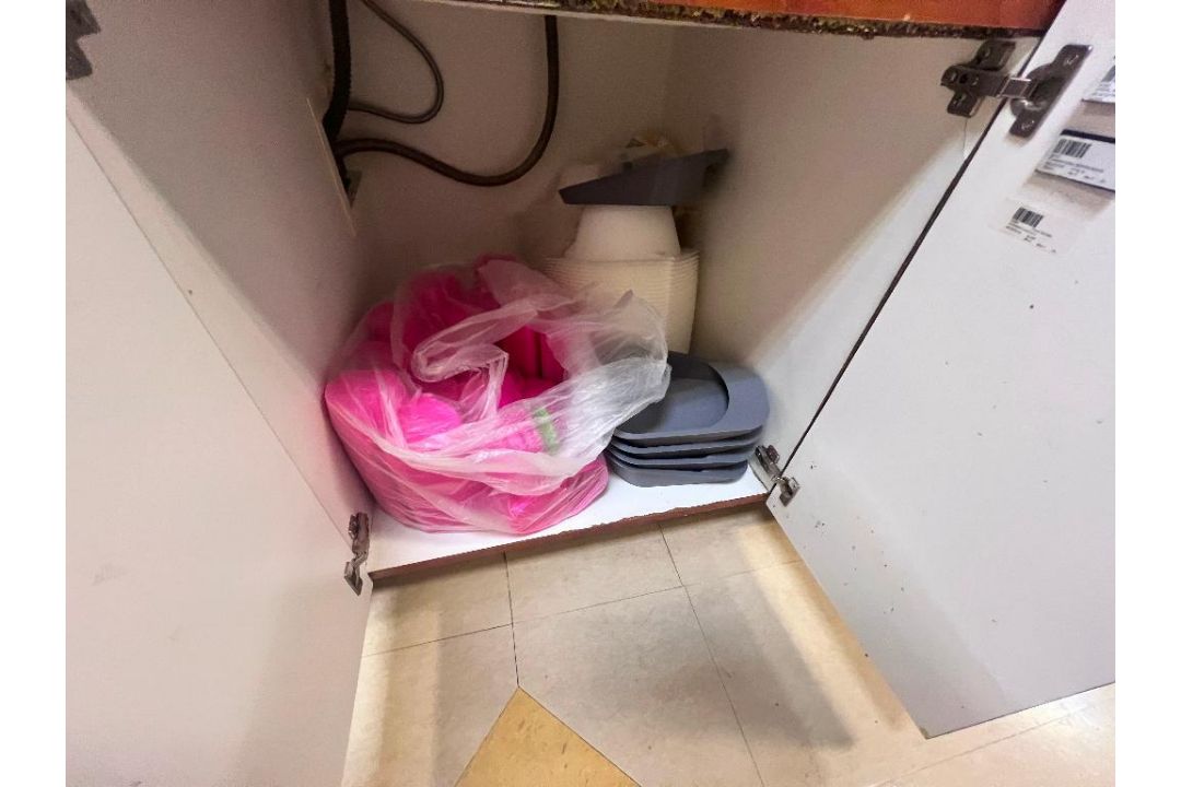 Contents of Cabinet (both sides) - Image 9 of 10