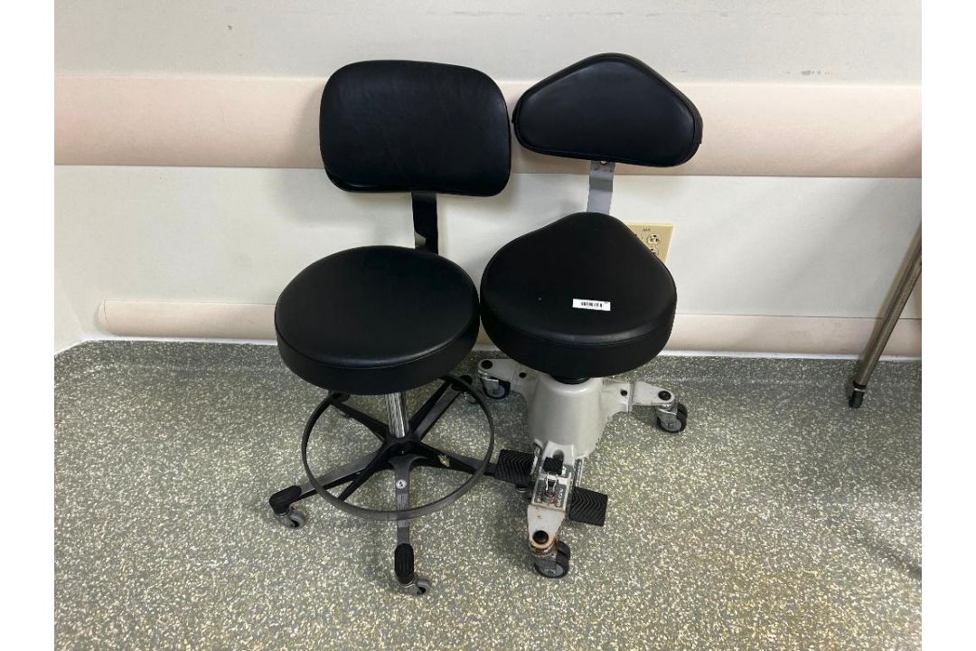 2 Rolling Chairs - Image 1 of 3