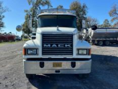 2005 Mack CHN613 Truck