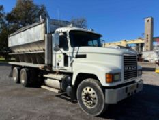 2005 Mack CH613