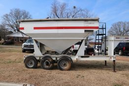 2010 Par-Kan Seed Tender, Digital Scales, Electric Jack, Triple Axle, 18HP Van Guard Engine