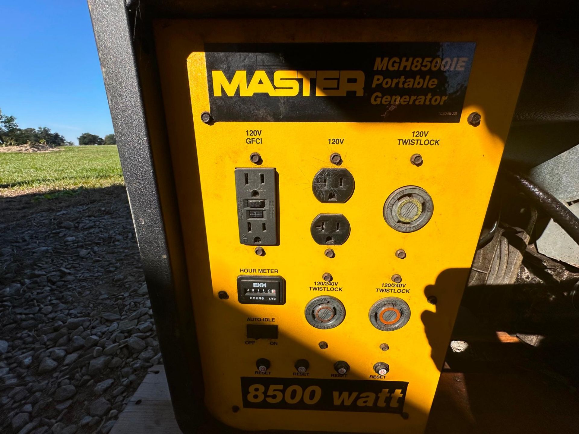 Master MGH8500IE 8,500-Watt Generator Electric Start, 18HP Honda Engine - Image 7 of 16